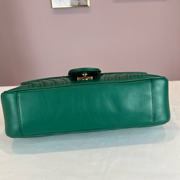 Green Gucci Small GG Marmont Matelasse Shoulder Bag - Picture 9 of 17